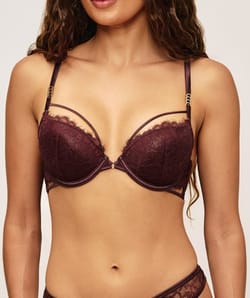 Soutien-gorge push up en dentelle orn&eacute; d'anneaux;