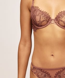 Soutien-gorge corbeille en dentelle;