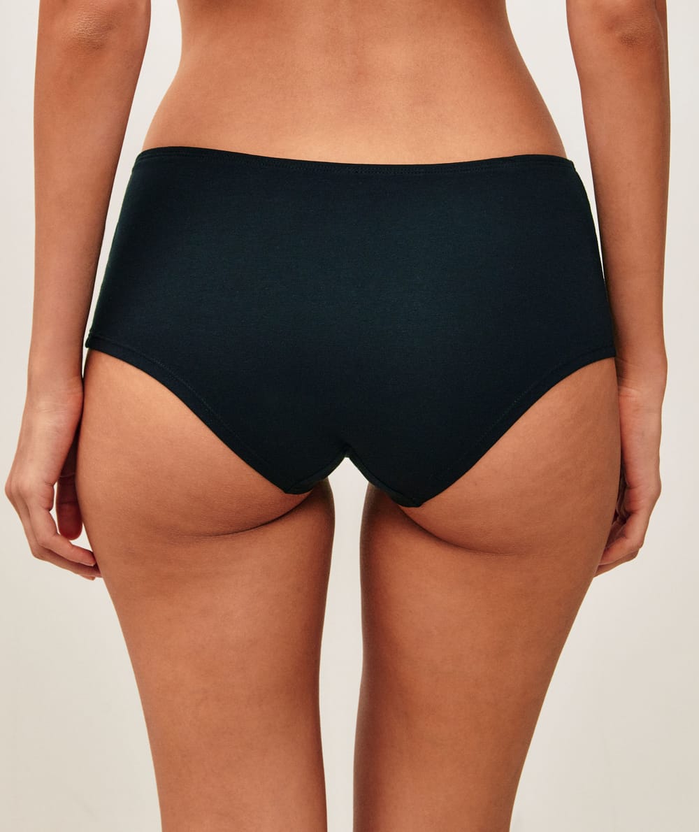 Set of 3 solid cotton shorts;