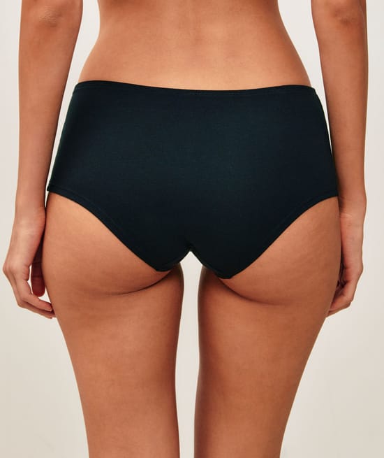 Set of 3 solid cotton shorts;