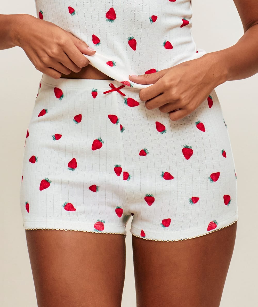 Short in pointelle with strawberry patterns;