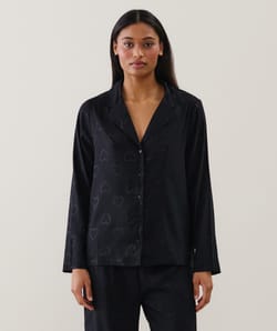Chemise en satin à motifs;