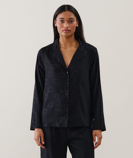 Chemise en satin à motifs;