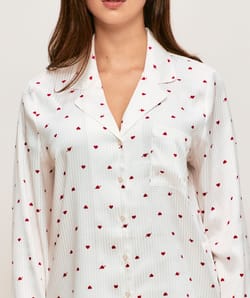 Chemise en satin motifs c&oelig;urs;