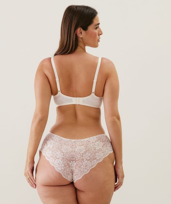 Push-up lace bra;
