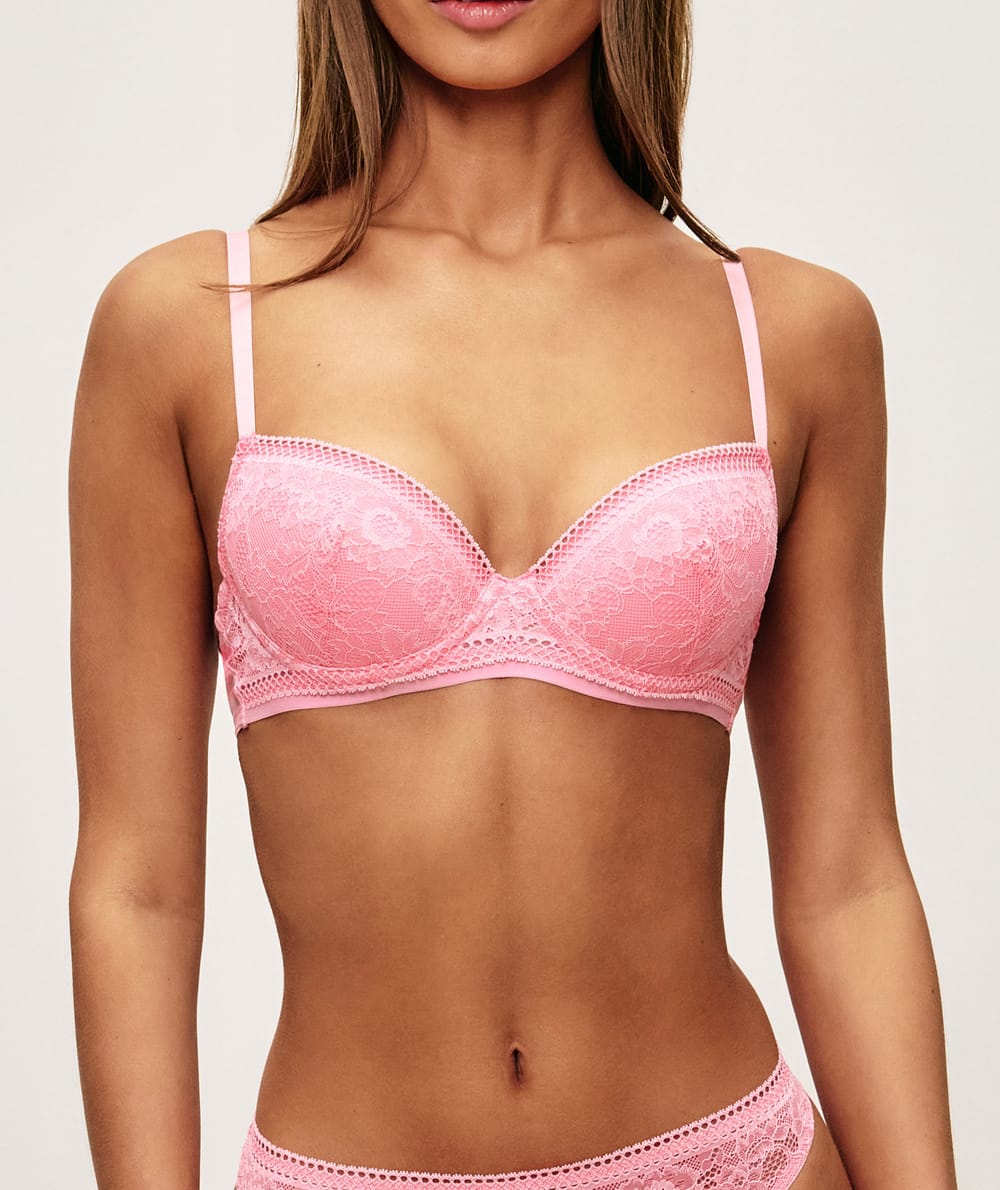 Push-up lace bra;