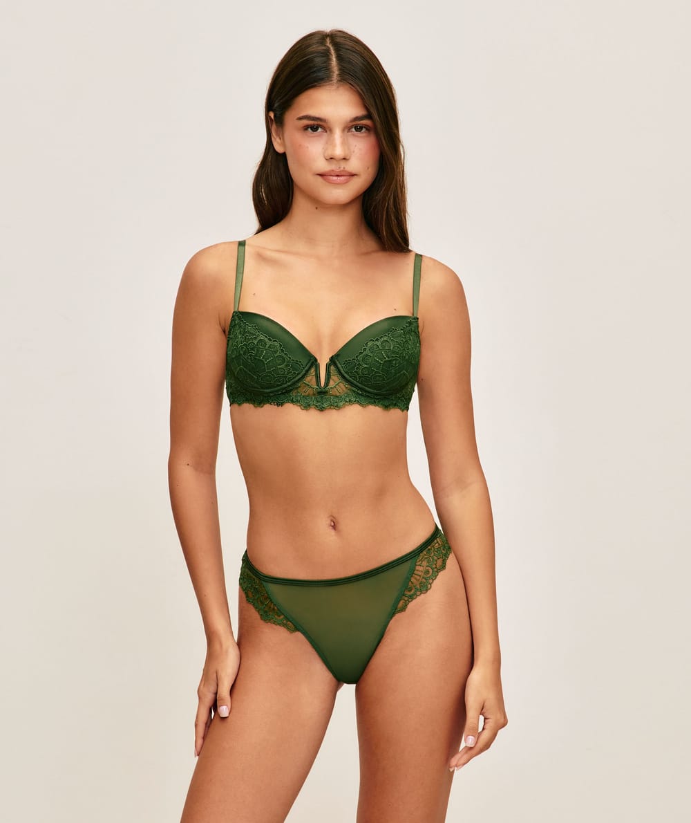 Push-up bra with floral embroidery;