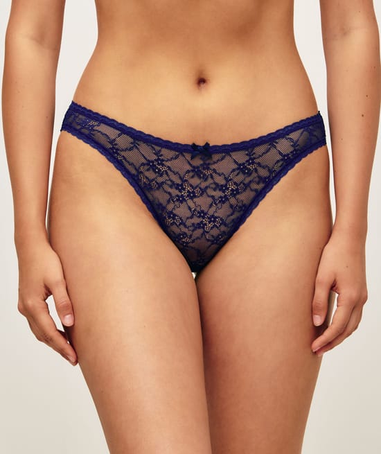 Lace floral panties with a small bow;