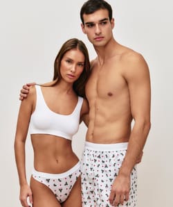 Cotton boxer shorts with holly and heart pattern;