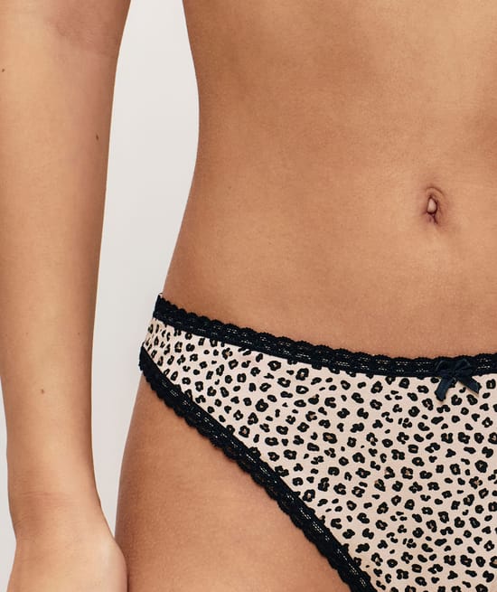 Cotton leopard thong;