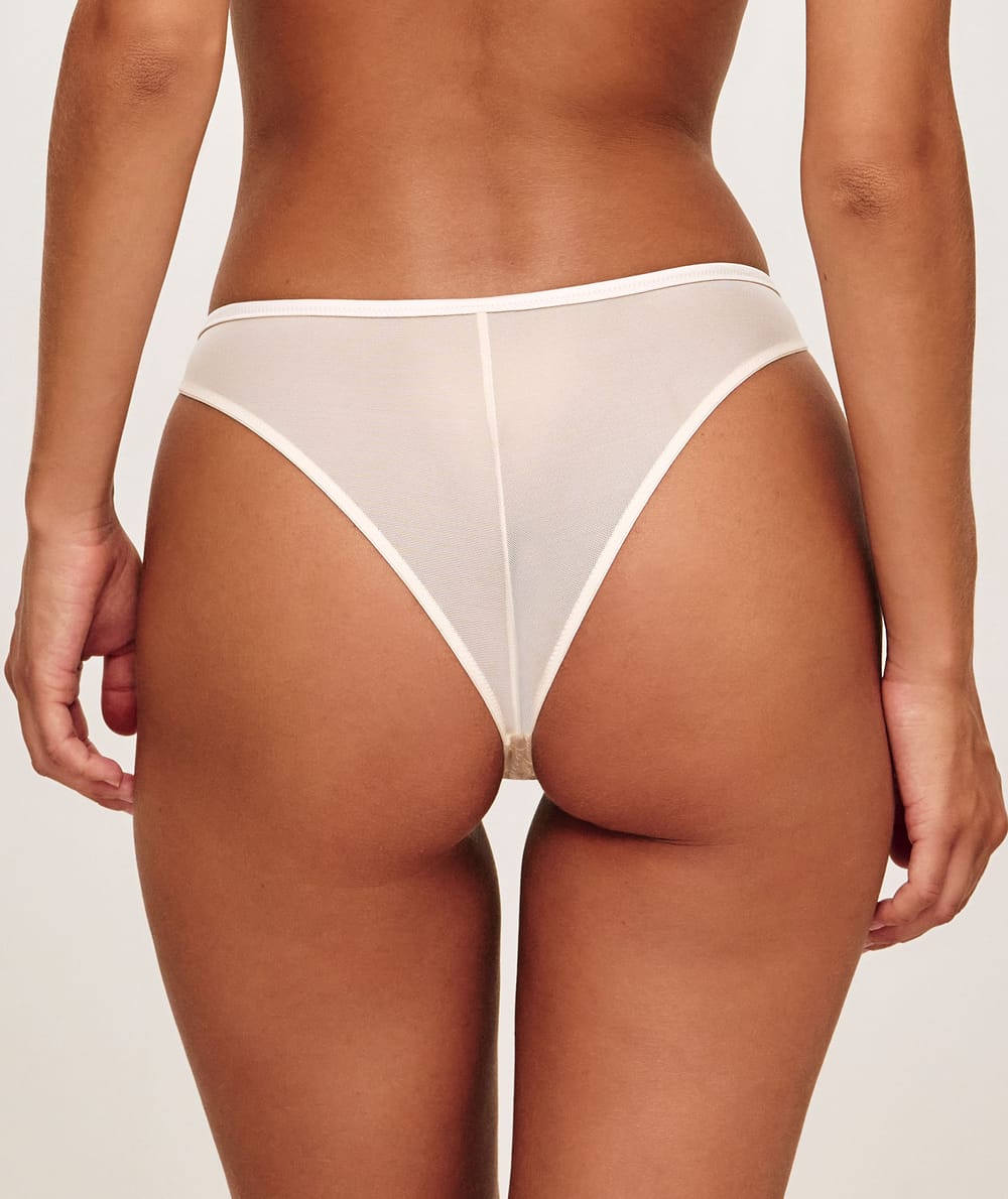 Tanga de malla con bordado floral;