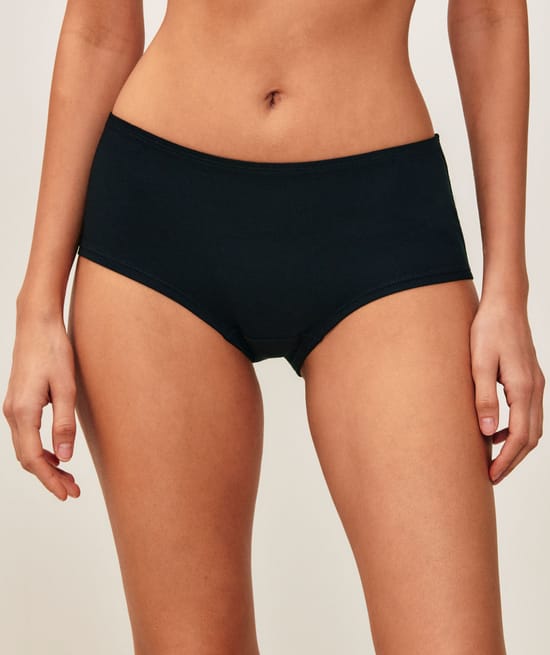 Set of 3 solid cotton shorts;