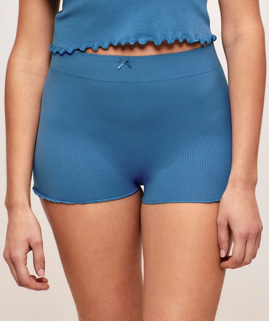 Seamless ribbed shorts;