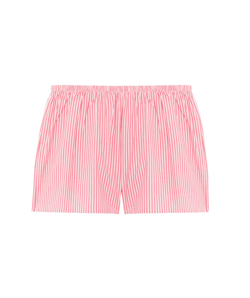 Short de rayas;