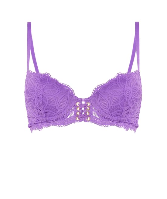 Lace padded bra;