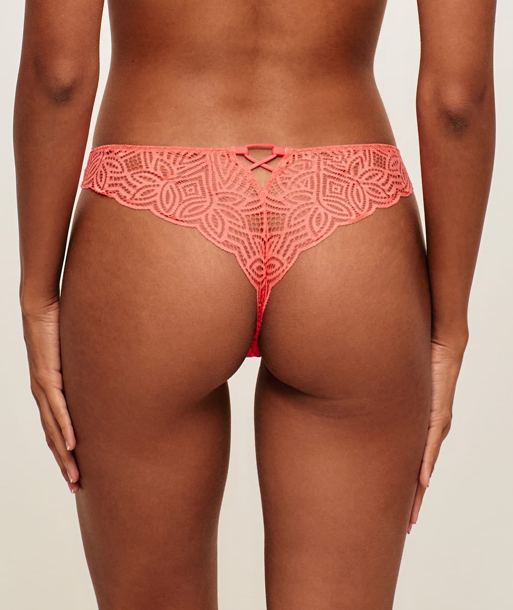 Tanga en dentelle;