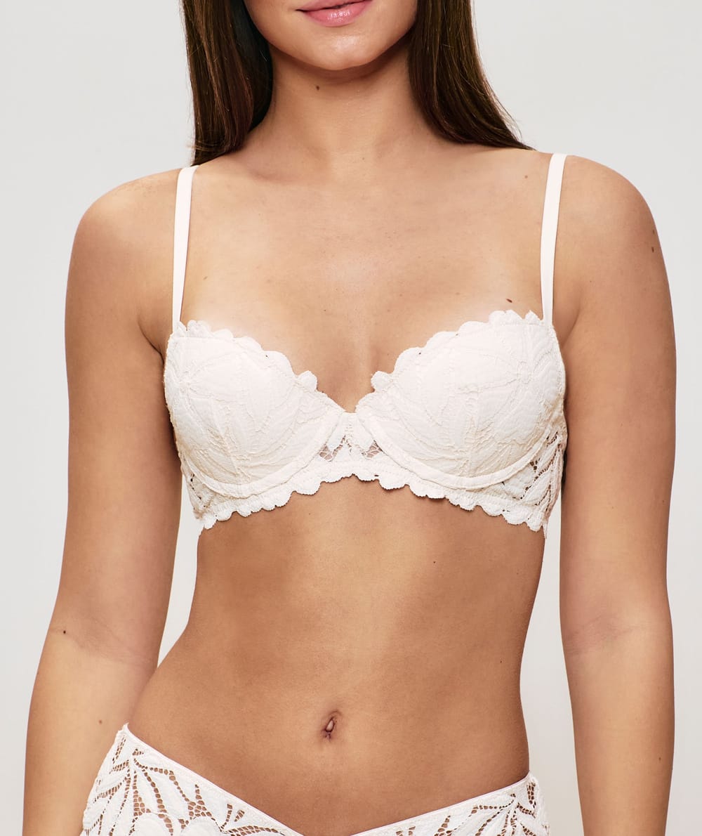 Push-up lace bra;
