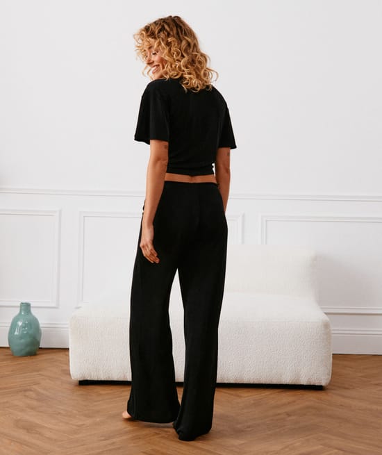 Short-sleeved top with tie;