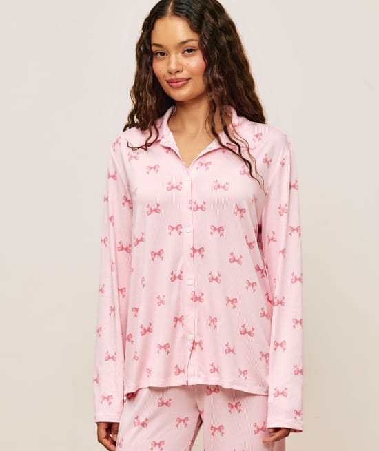 Ensemble chemise et pantalon &agrave; rayures et petits noeuds;