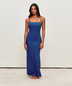Long fitted ribbed dress with open back and integrated cups;