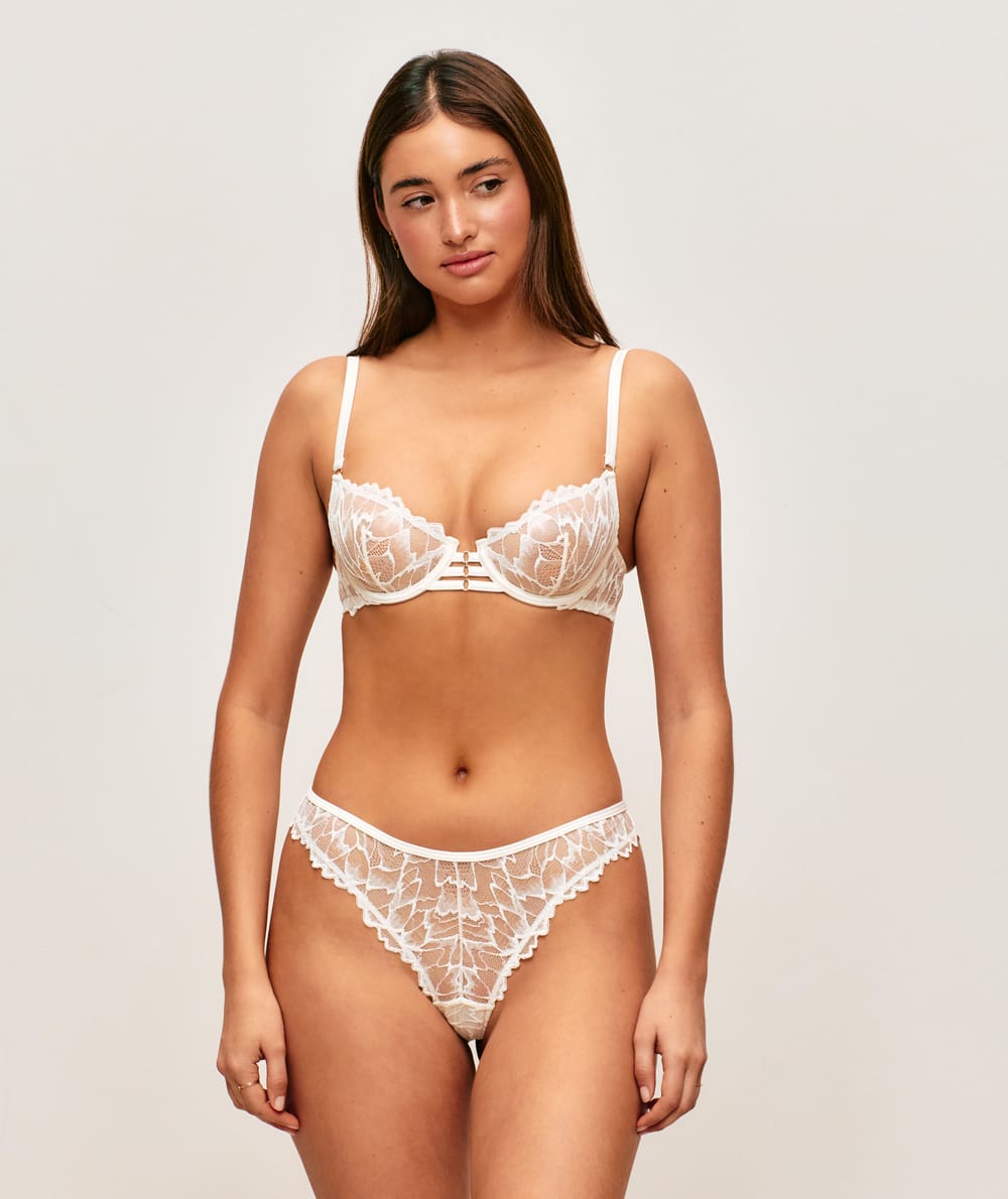 Soutien-gorge corbeille en dentelle;