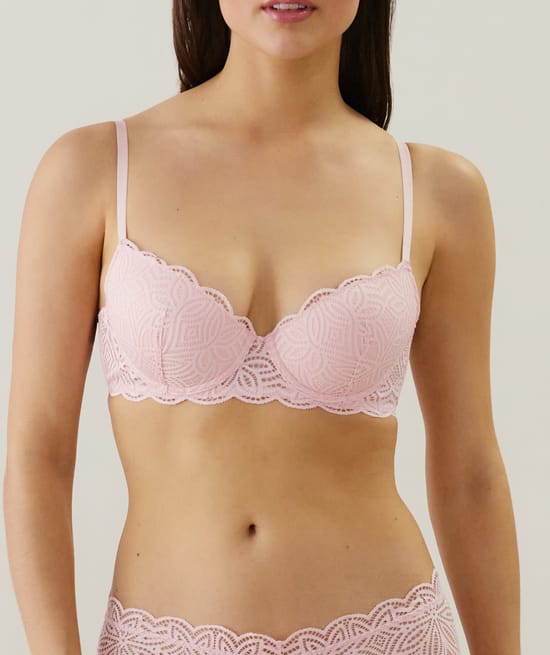 Soutien-gorge ampliforme en dentelle;