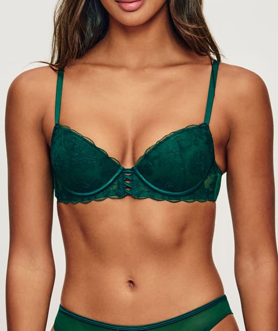 Push-up bra with embroidery;