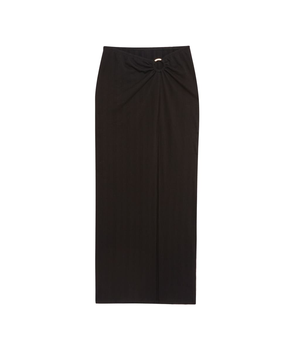 Long skirt with gold ring;