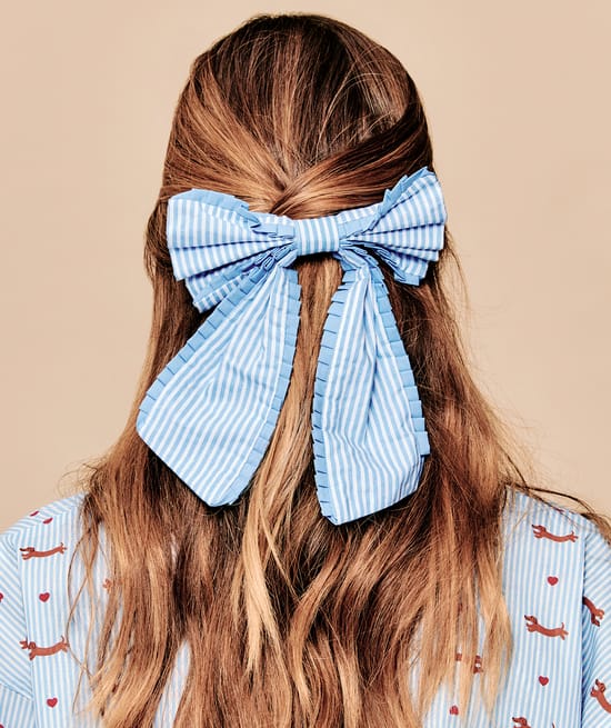 Striped bow-shaped barrette;