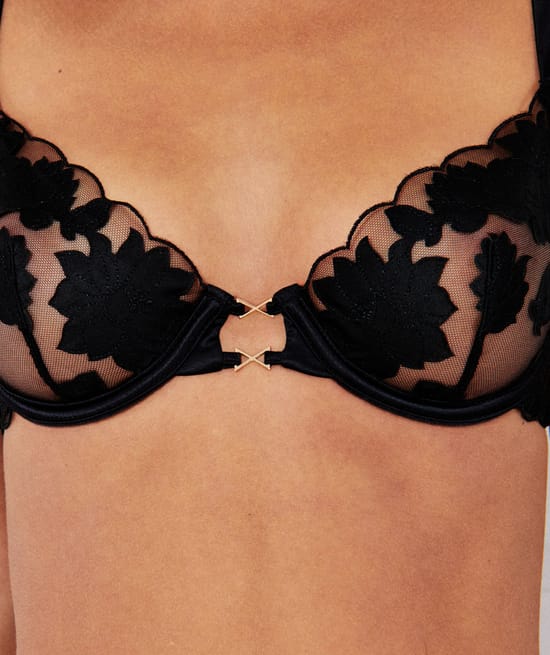 Soutien-gorge corbeille en tulle;