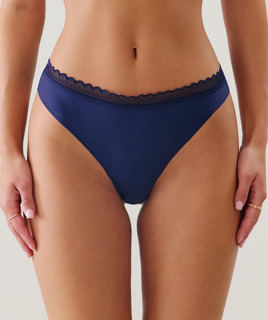 Tanga en microfibre et dentelle;