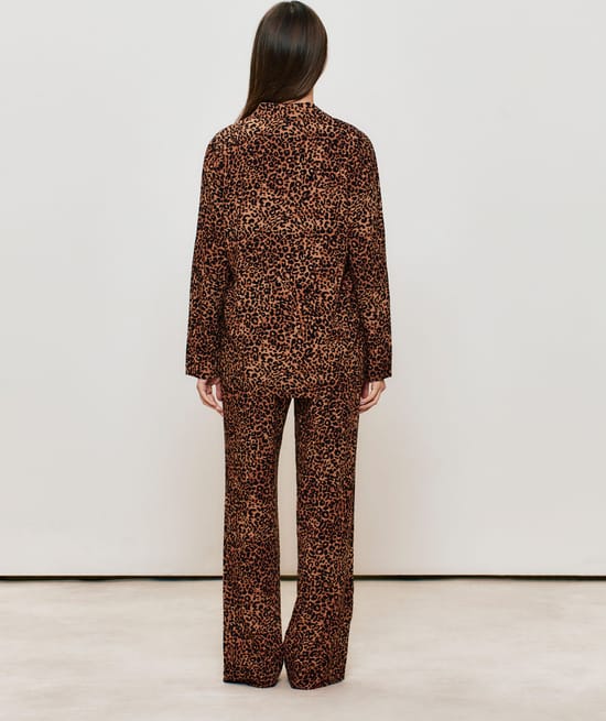 Camisa estampado leopardo;