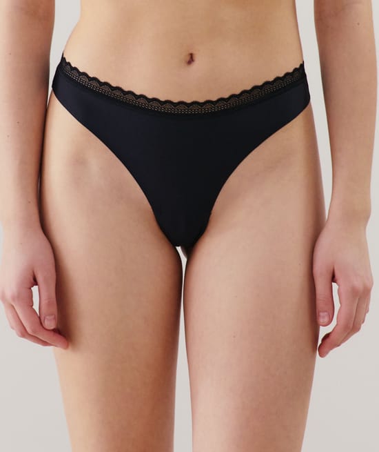Tanga en microfibre et dentelle;