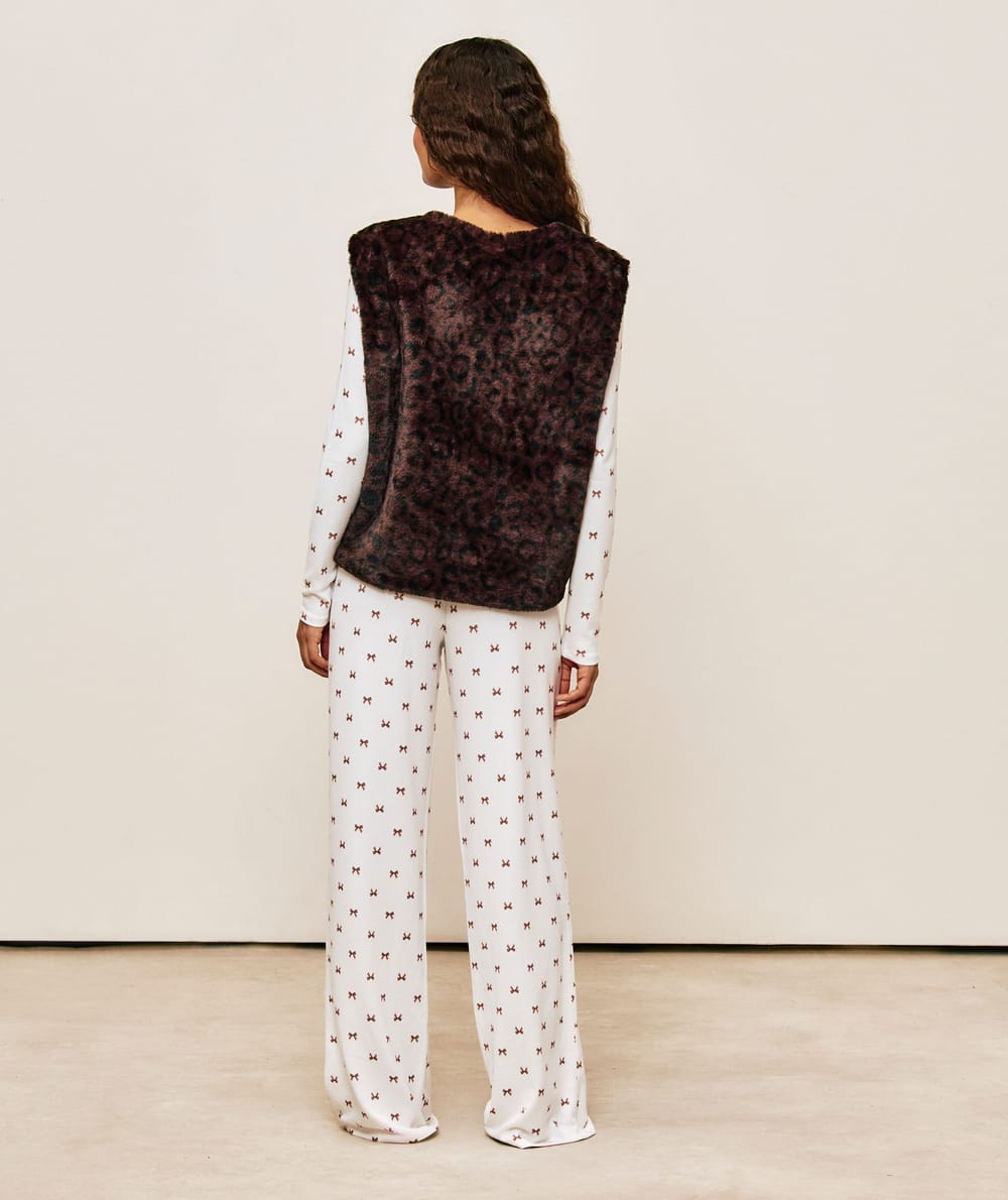 Sleeveless faux fur leopard print jacket;
