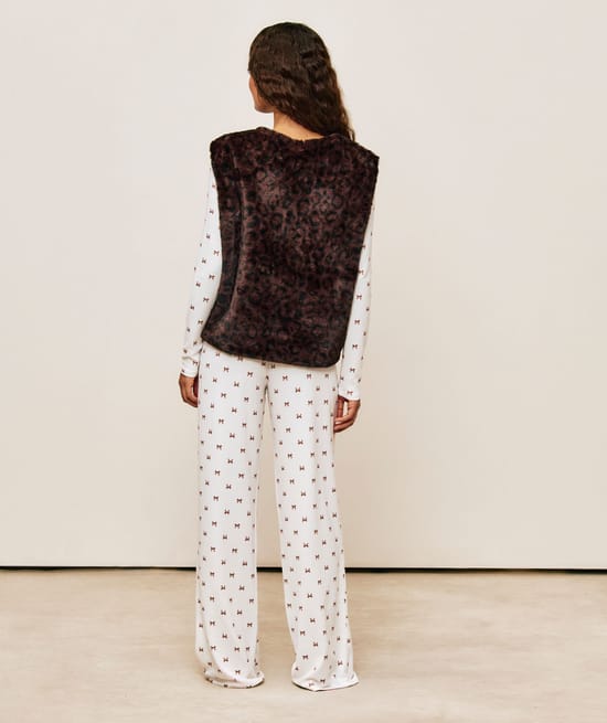 Sleeveless faux fur leopard print jacket;