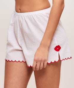 Short en coton &agrave; rayures motifs bouches;