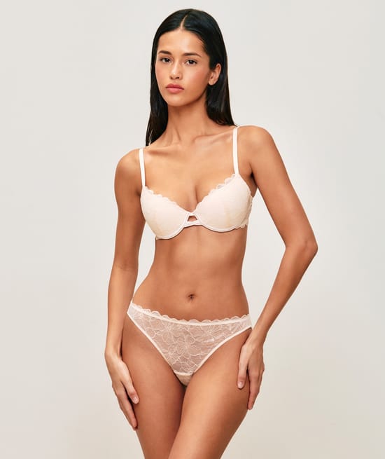 Floral lace push-up bra;