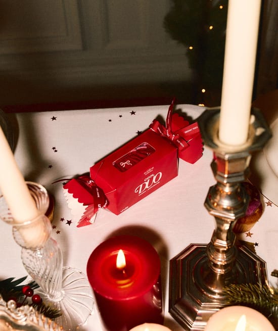 Heart pattern thong and scrunchie set;