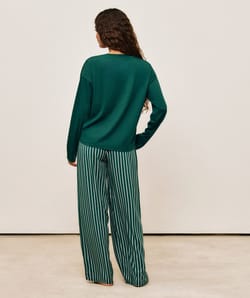 T-shirt and bear-patterned pants set;