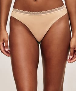 Tanga en microfibre et dentelle;