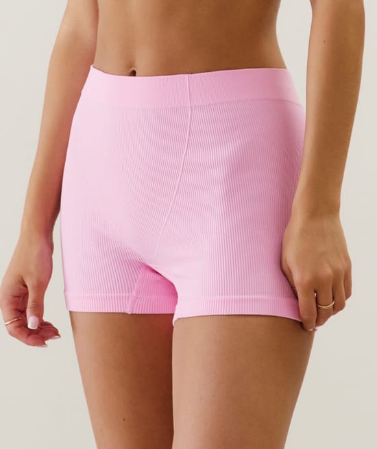 Seamless shorts;