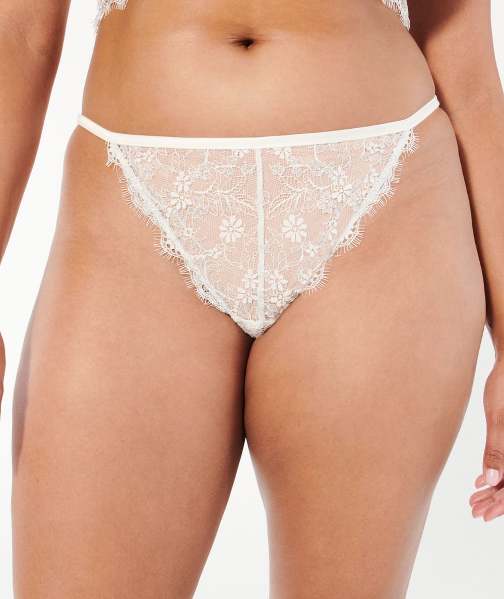 Tanga en dentelle;