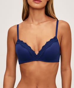 Microfiber and lace triangle push-up;