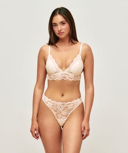 Sost&eacute;n triangular acolchado de encaje floral;