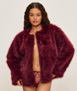 Veste &agrave; manches longues en fausse fourrure;