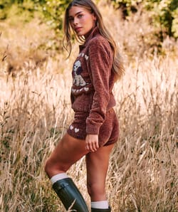 Short de tela de chenilla con estampado de corazones;