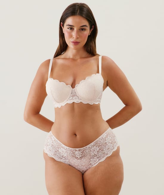 Push-up lace bra;