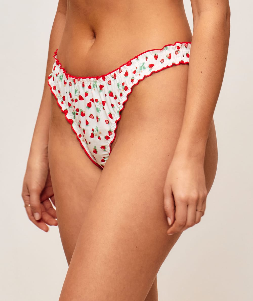 Katoenen popeline stof met aardbeienpatroon;