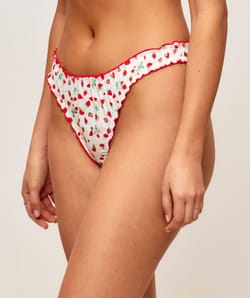 Katoenen popeline stof met aardbeienpatroon;