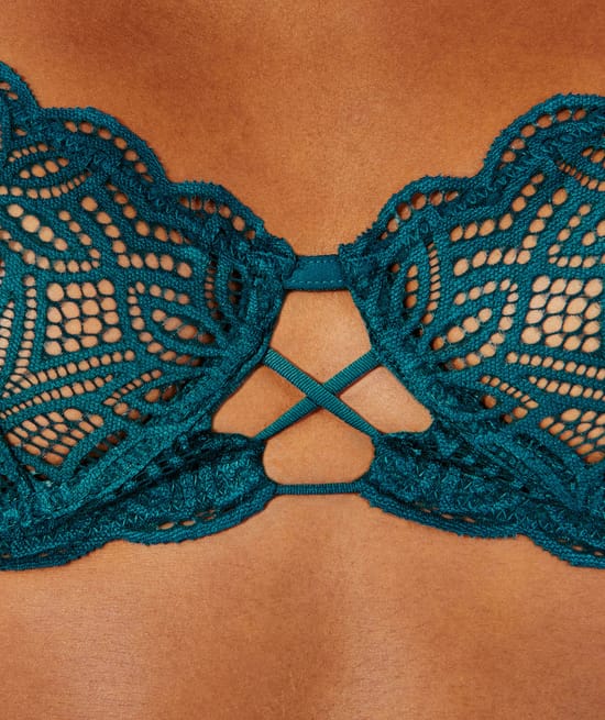 Lace balconette bra;